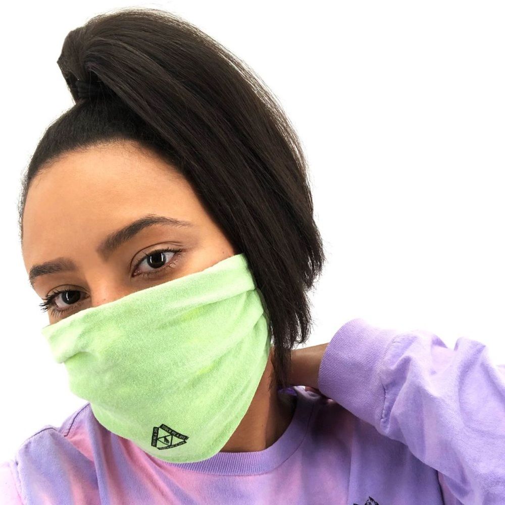 TOUCH ME & DYE Color Changing Mask - Picture 4 of 10
